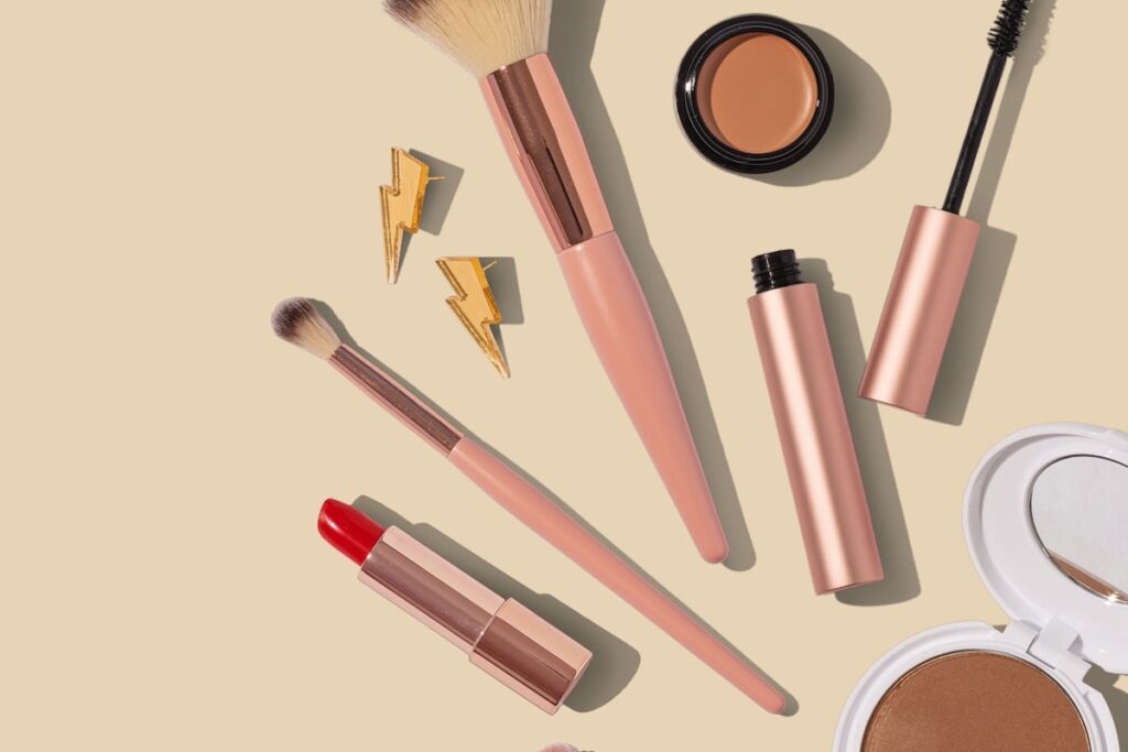 Dụng cụ và mỹ phẩm cần chuẩn bị khi đi học makeup